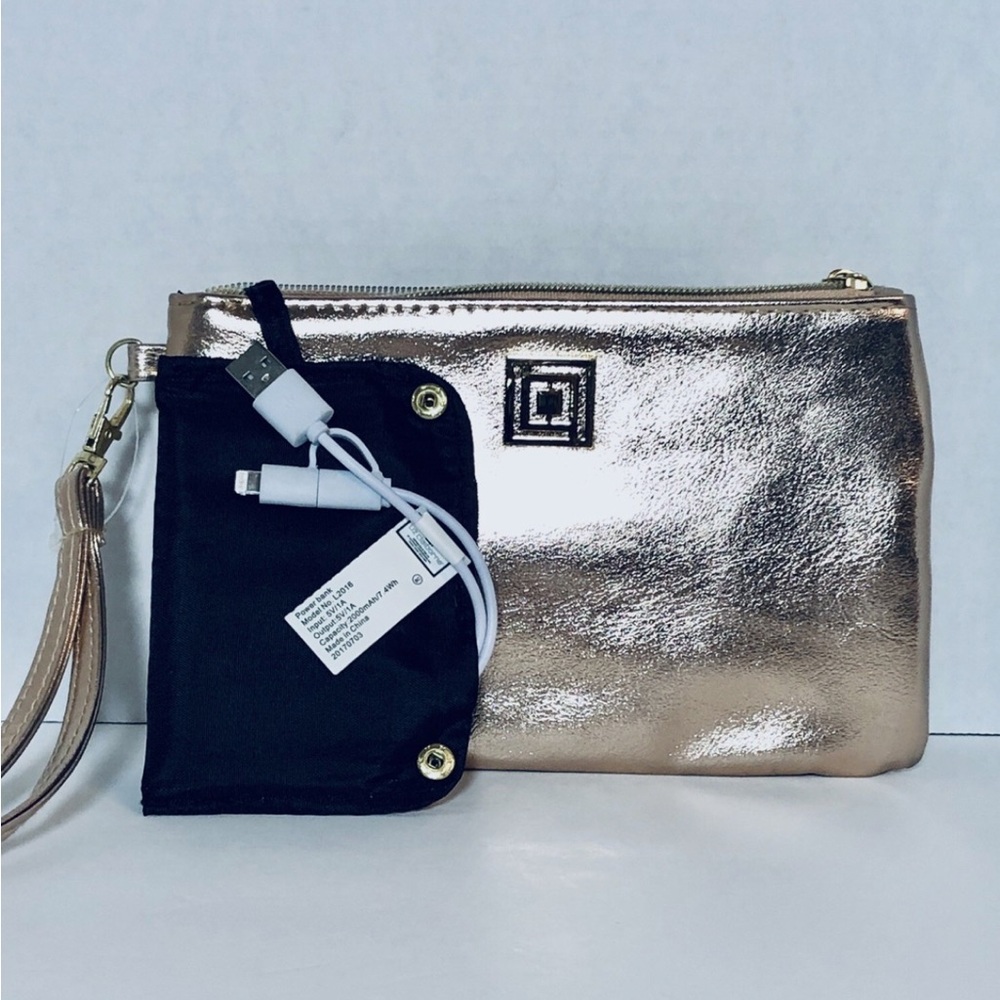 🌸 Liz Claiborne Rose Gold Wristlet Power
Bank Clutch 🌸